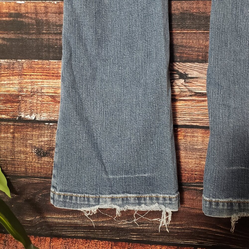 Maurices Womens Size 7/8 Jacie Flare Low. Rise Denim Blue Jeans - Picture 2 of 10